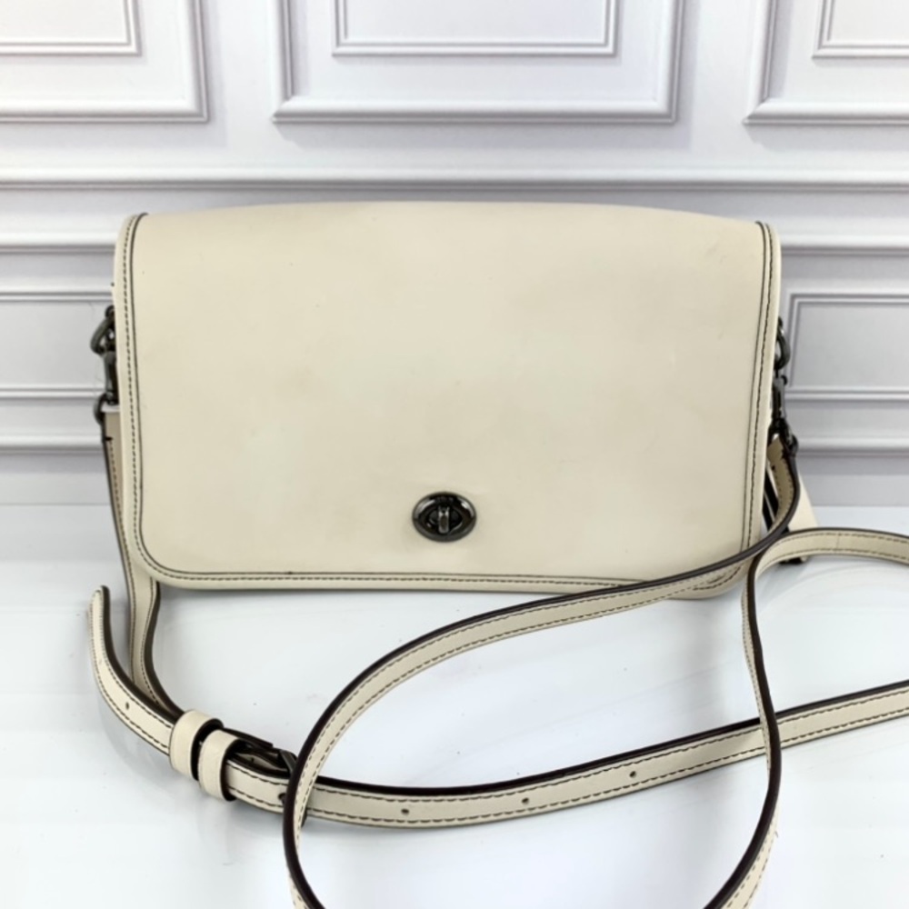 COACH 57325 Turnlock Crossbody Glovetanned Leather Bag Chalk $225